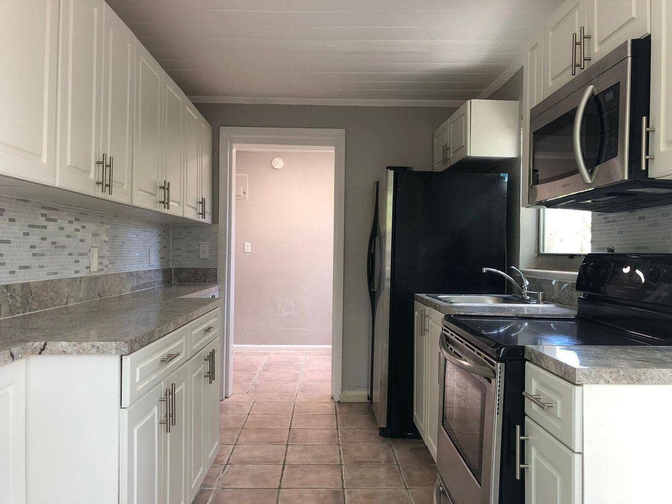 1069 W 30TH Street, #6, Riviera Beach, Riviera Beach, FL 33404 Shared kitchen