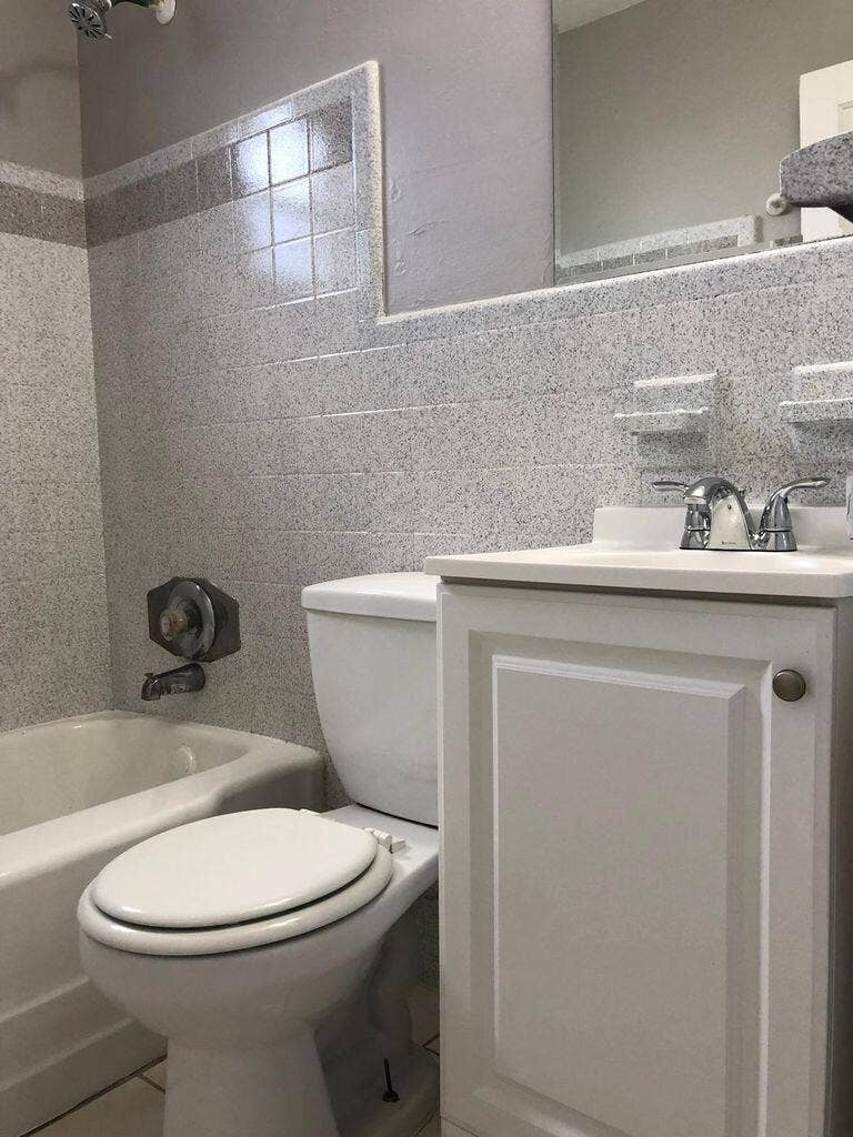 1069 W 30TH Street, #6, Riviera Beach, Riviera Beach, FL 33404 Shared bath