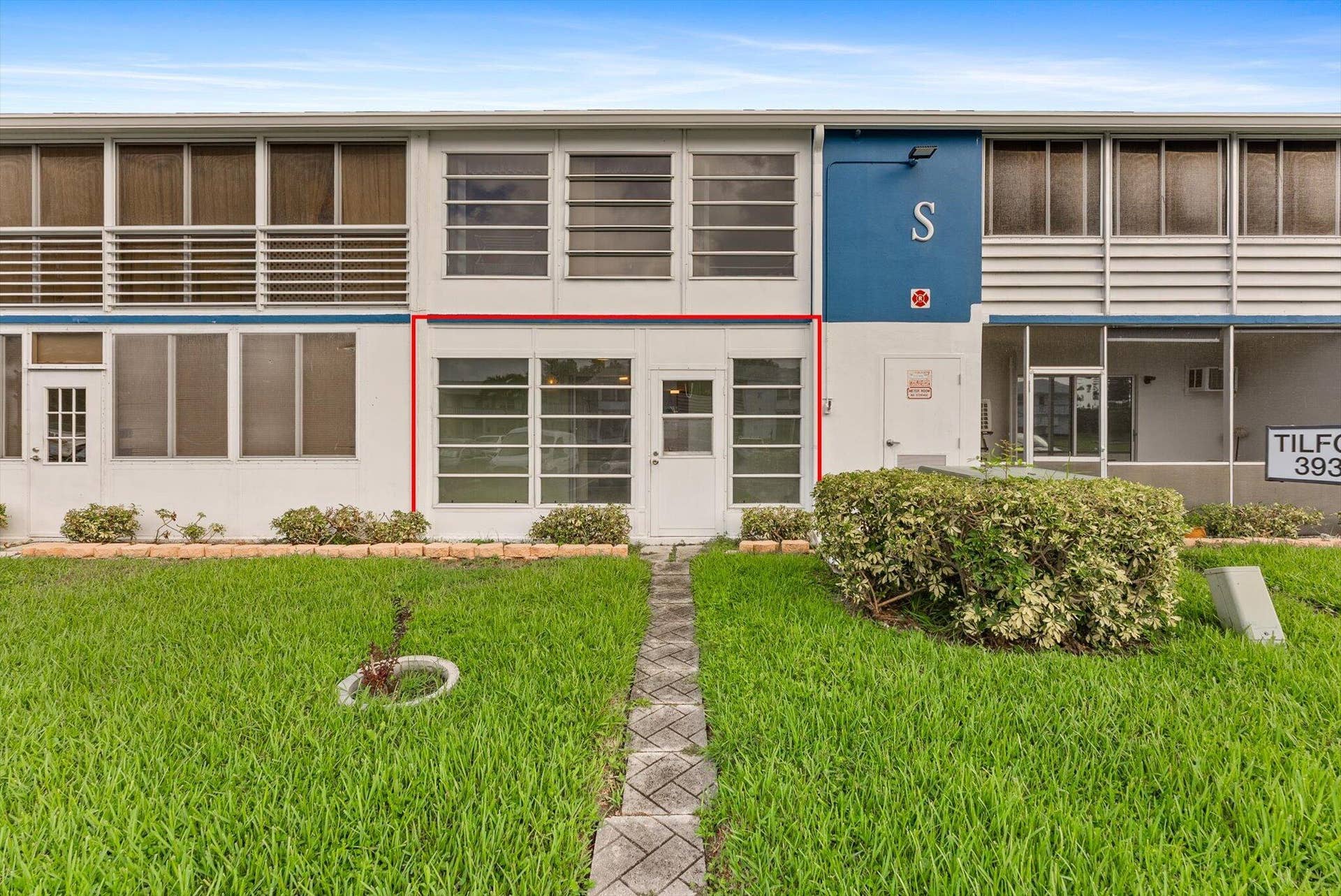 398 Tilford S, Deerfield Beach, FL 33442 Walking path out the back door leading to your car!