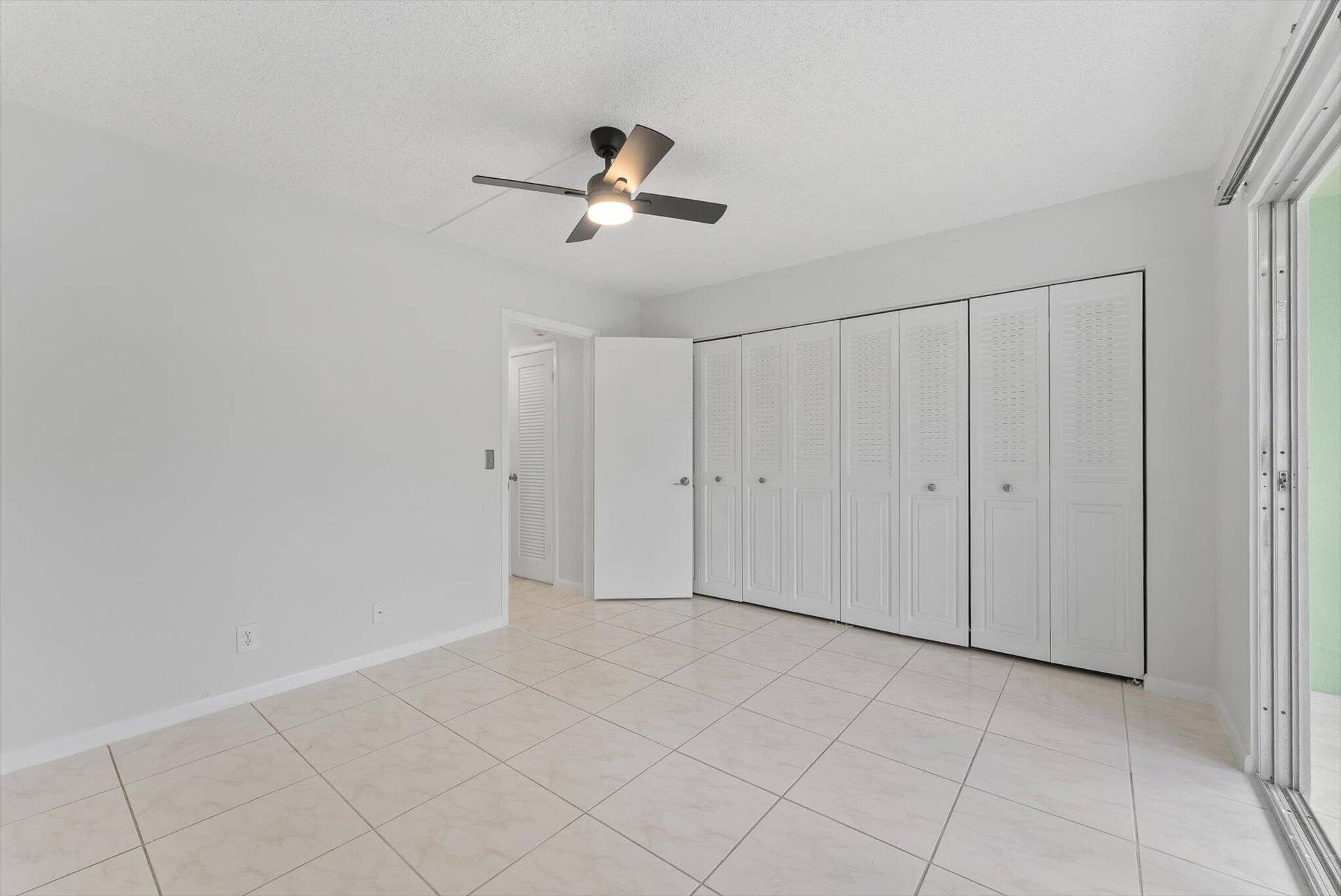 398 Tilford S, Deerfield Beach, FL 33442 Large closet space!