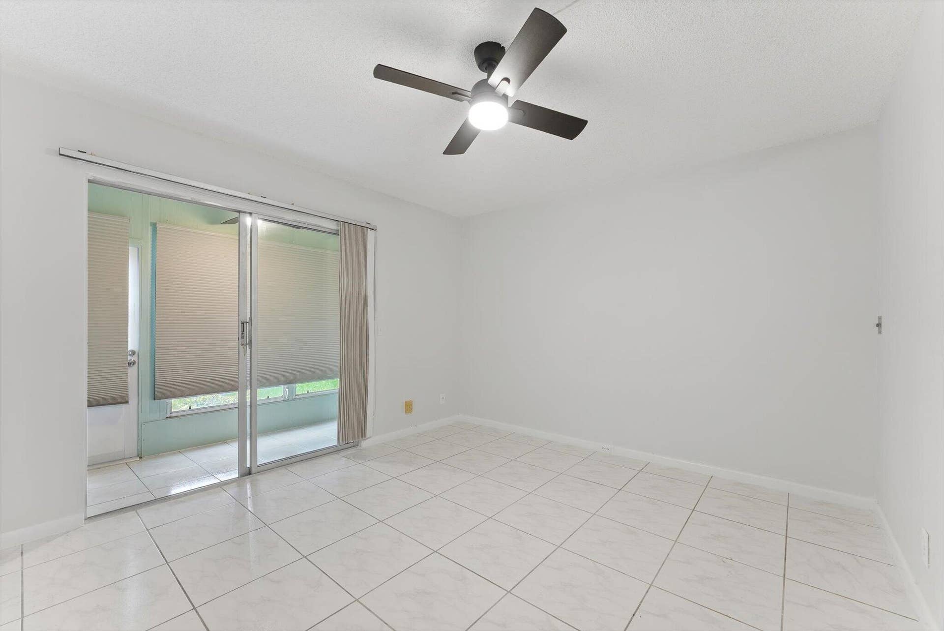 398 Tilford S, Deerfield Beach, FL 33442 Florida room off bedroom
