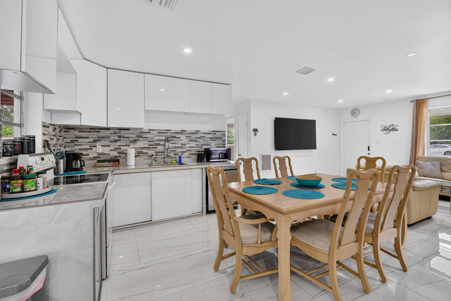 210 NE 5TH Ave , Dania Beach, FL, 33004