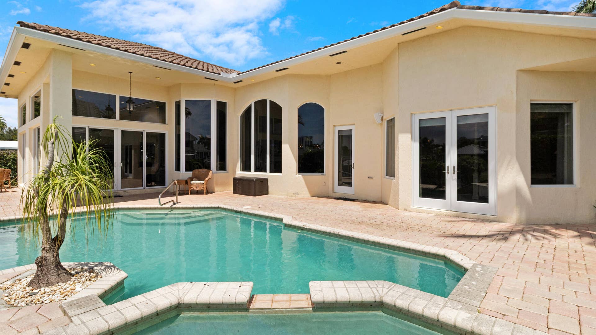 2761 SE 9TH Street, Pompano Beach, FL 33062 55_accutour_01 2761-se-9th-st -053