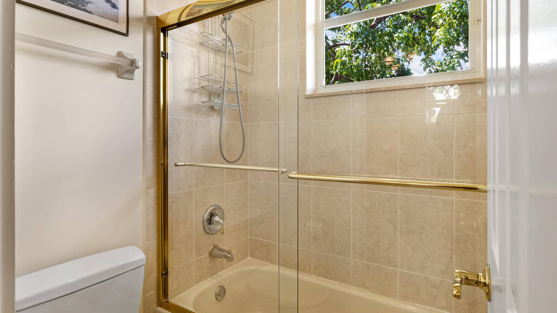 2761 SE 9TH Street, Pompano Beach, FL 33062 Jack and Jill bathroom