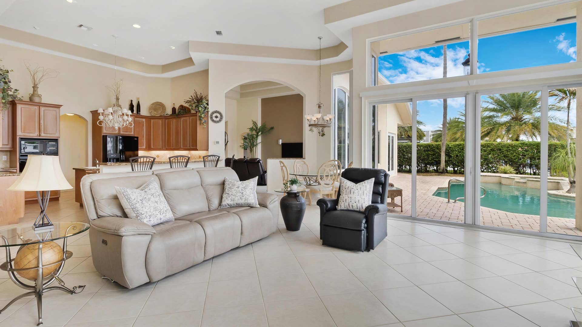 2761 SE 9TH Street, Pompano Beach, FL 33062 Family Room