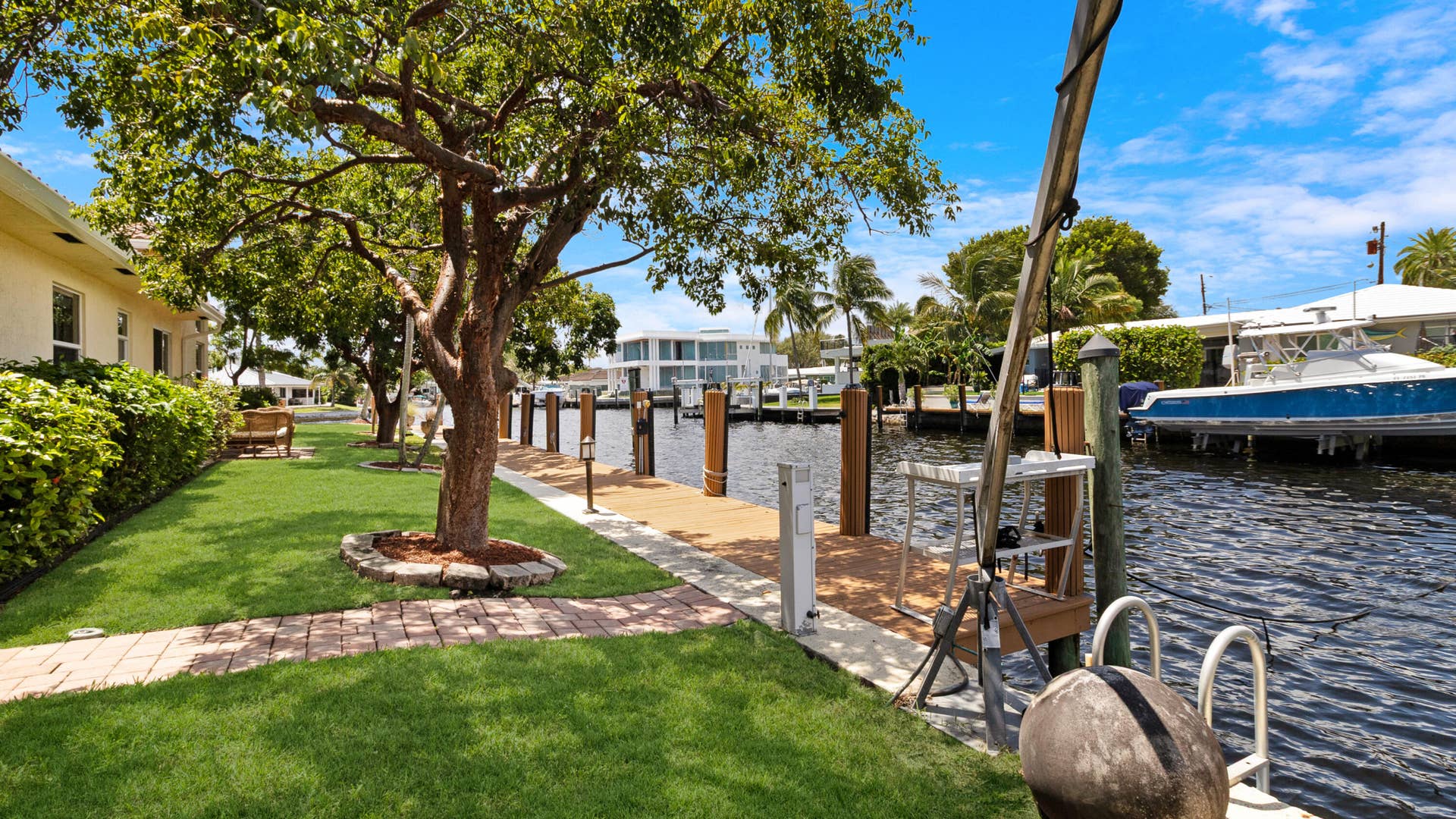 2761 SE 9TH Street, Pompano Beach, FL 33062 59_accutour_01 2761-se-9th-st -057