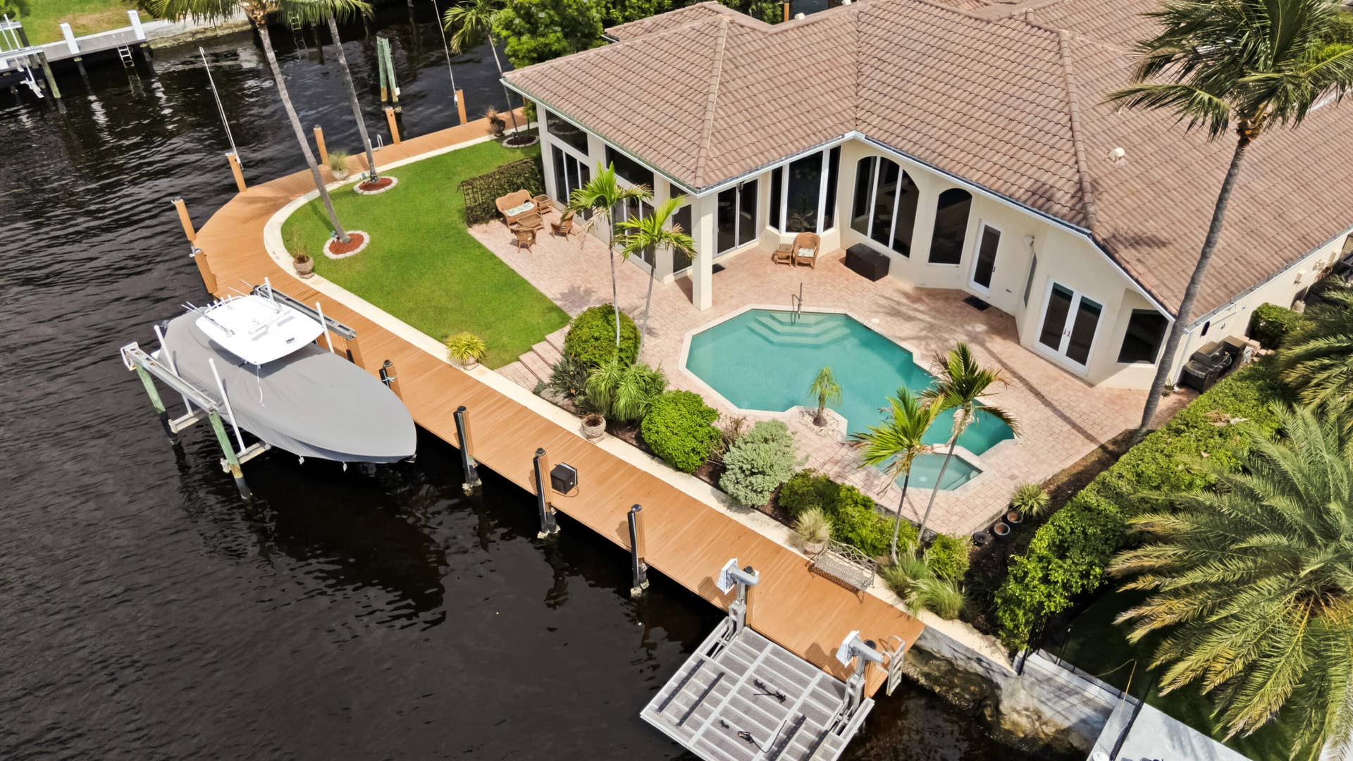 2761 SE 9TH Street, Pompano Beach, FL 33062 69_accutour_01 2761-se-9th-st -067
