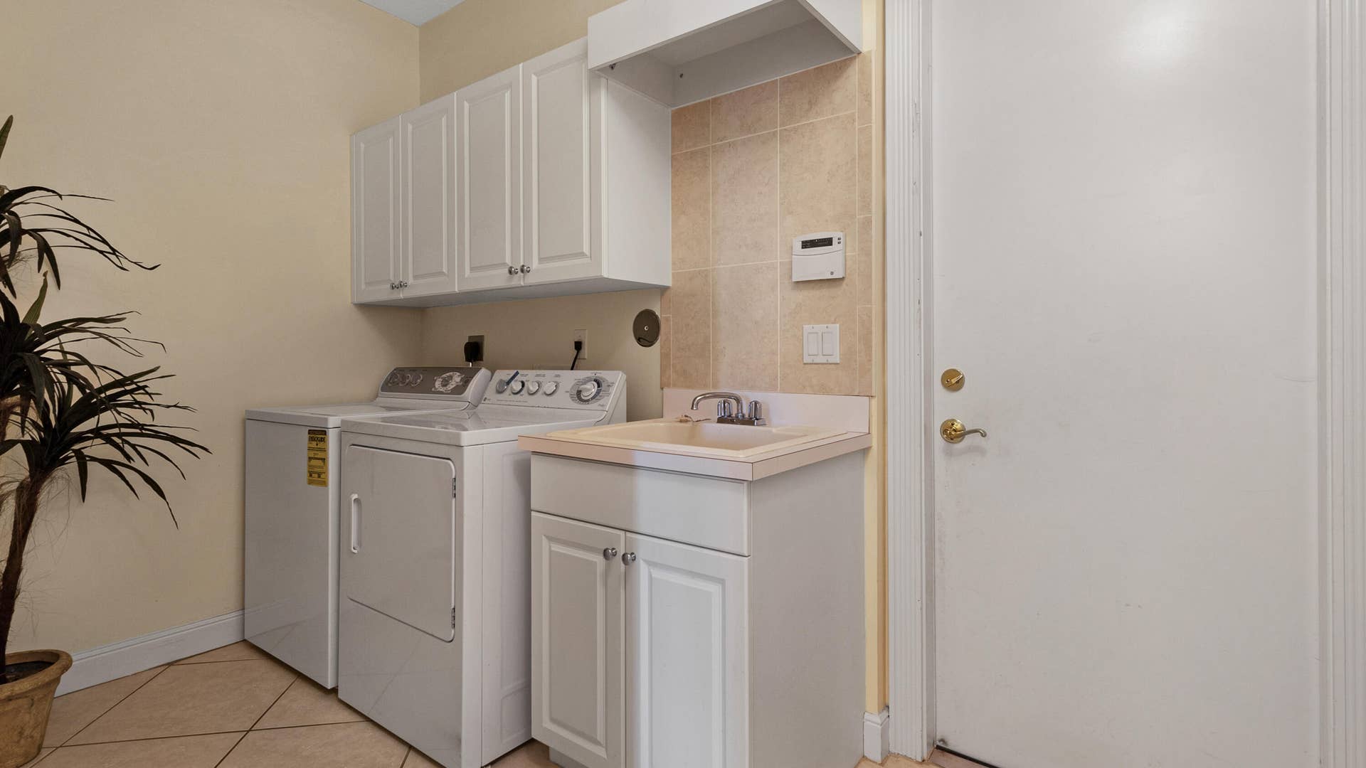 2761 SE 9TH Street, Pompano Beach, FL 33062 53_accutour_01 2761-se-9th-st -051