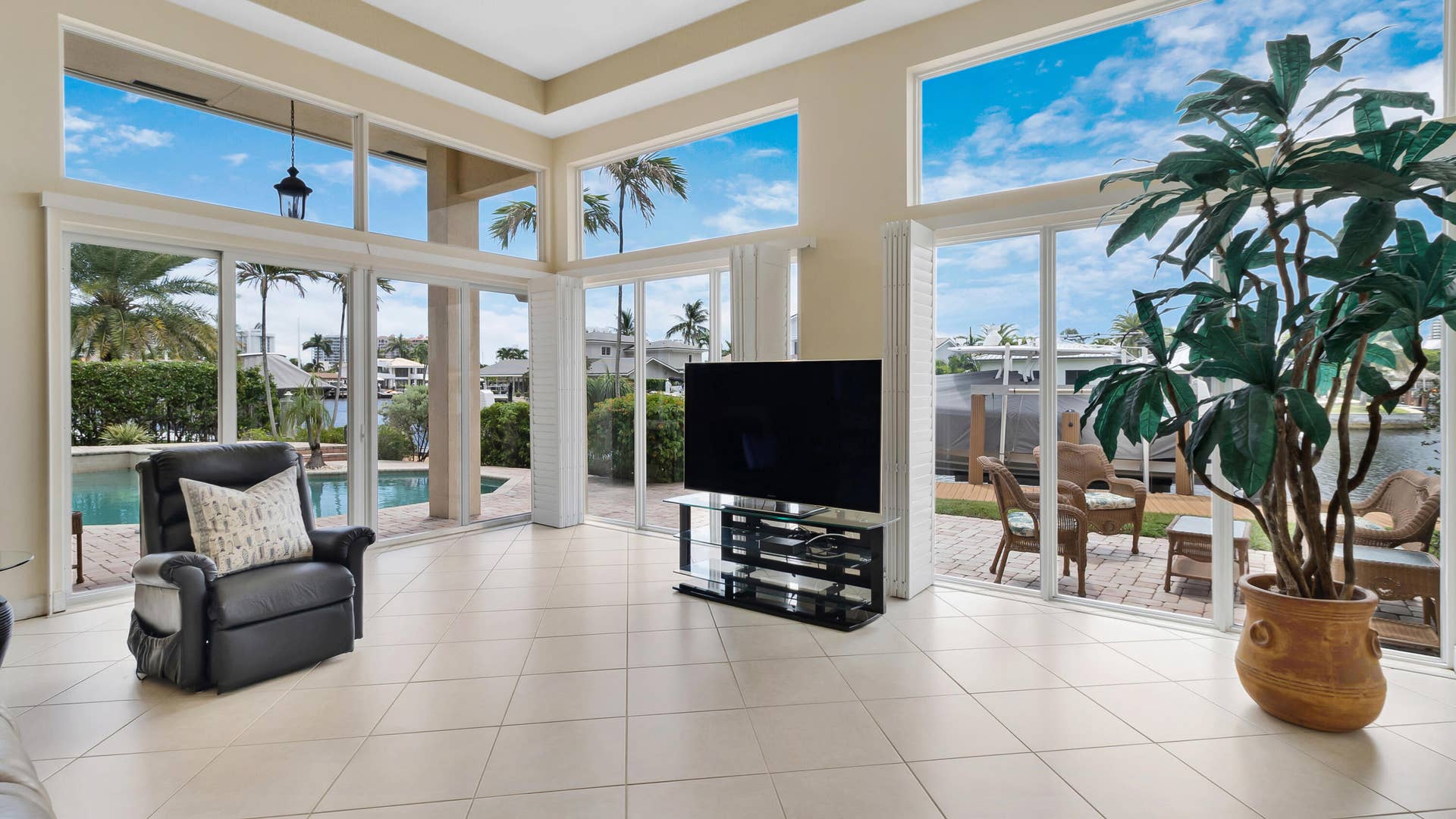 2761 SE 9TH Street, Pompano Beach, FL 33062 Family Room
