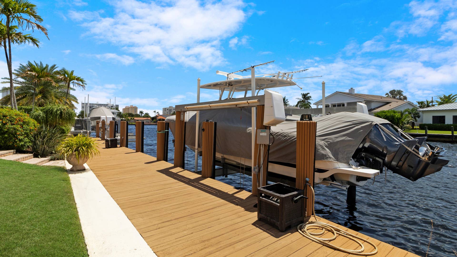 2761 SE 9TH Street, Pompano Beach, FL 33062 64_accutour_01 2761-se-9th-st -062