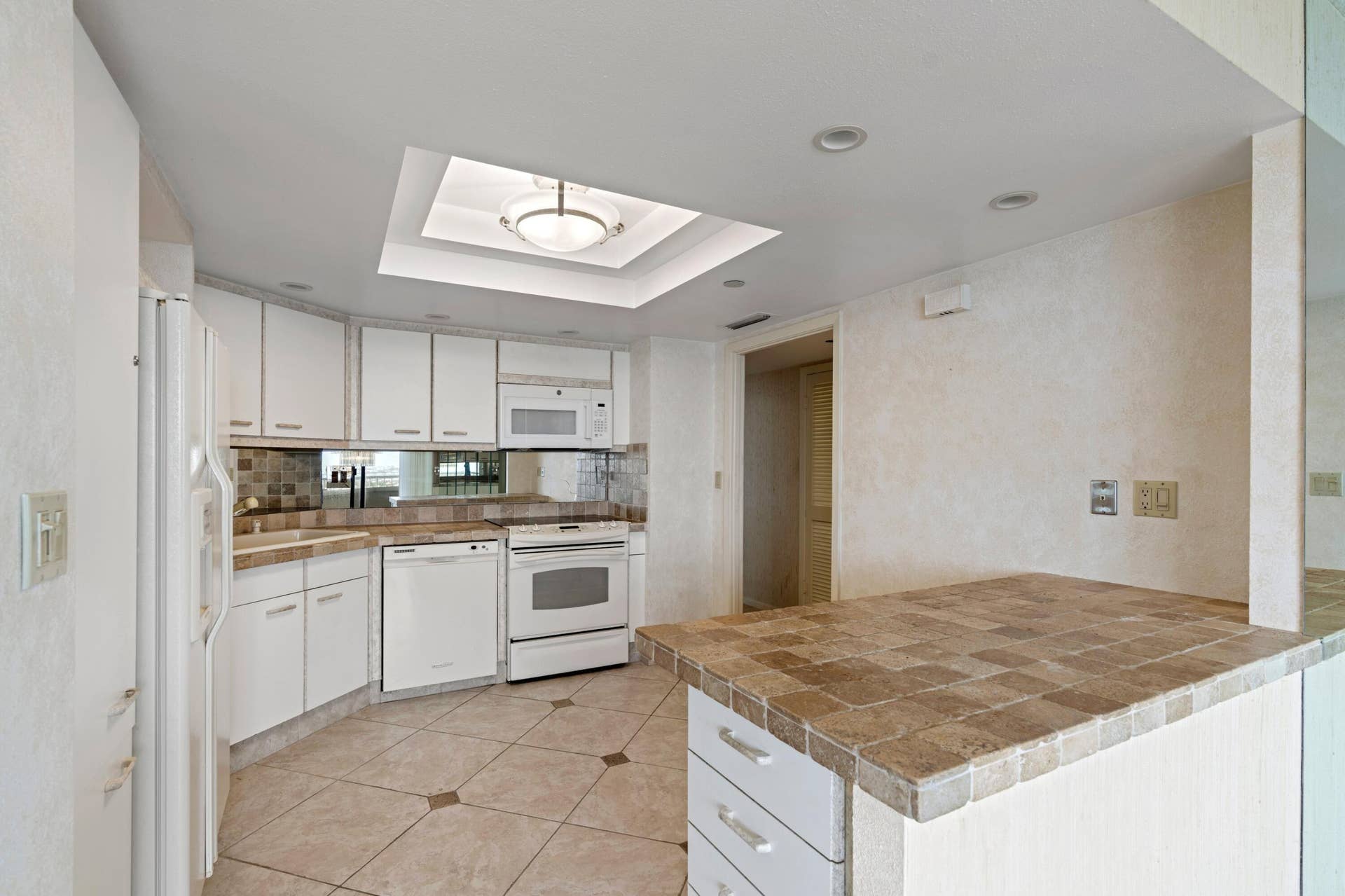 5080 N OCEAN Drive, #12C, Singer Island, FL 33404 Kitchen