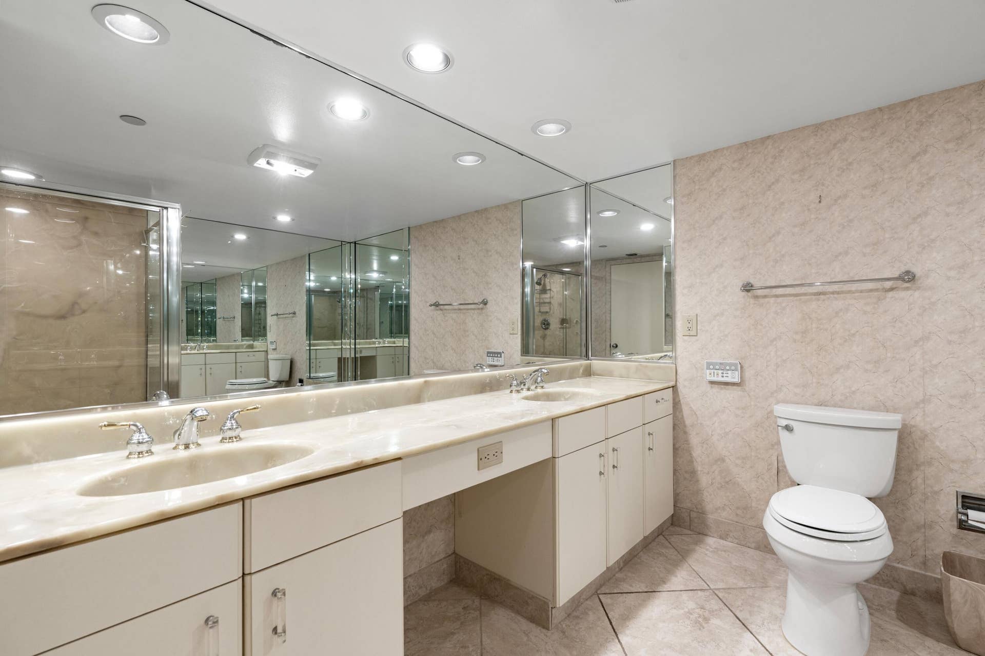 5080 N OCEAN Drive, #12C, Singer Island, FL 33404 Primary Bathroom