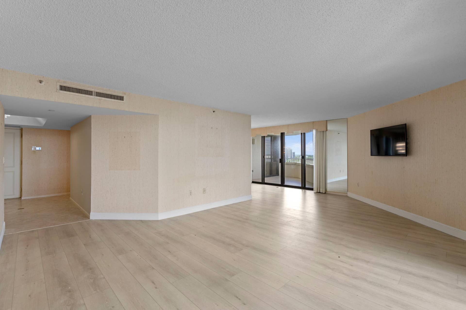5080 N OCEAN Drive, #12C, Singer Island, FL 33404 Living Area