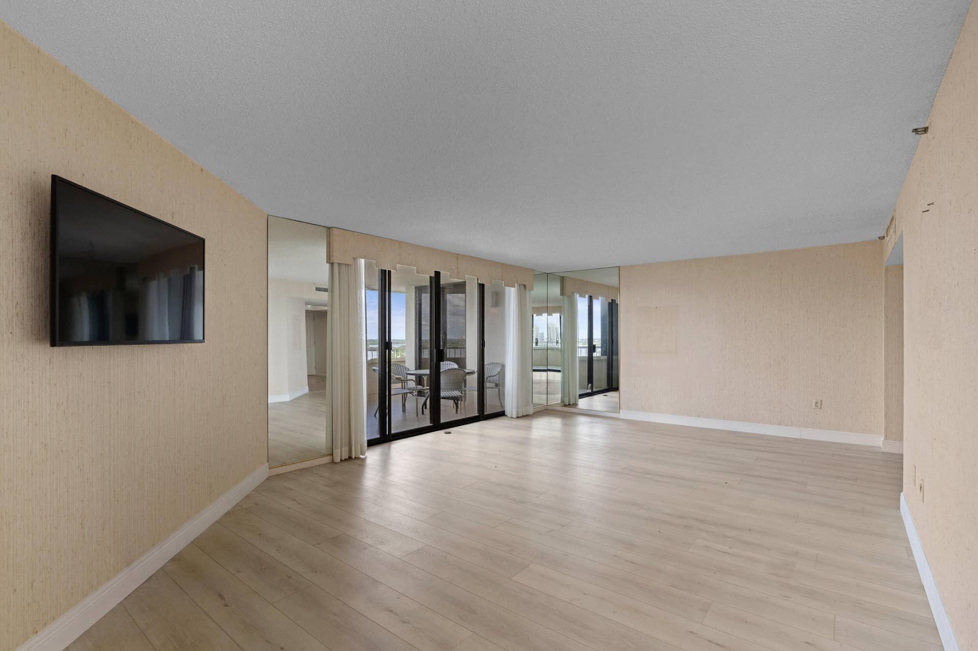 5080 N OCEAN Drive, #12C, Singer Island, FL 33404 Living Area