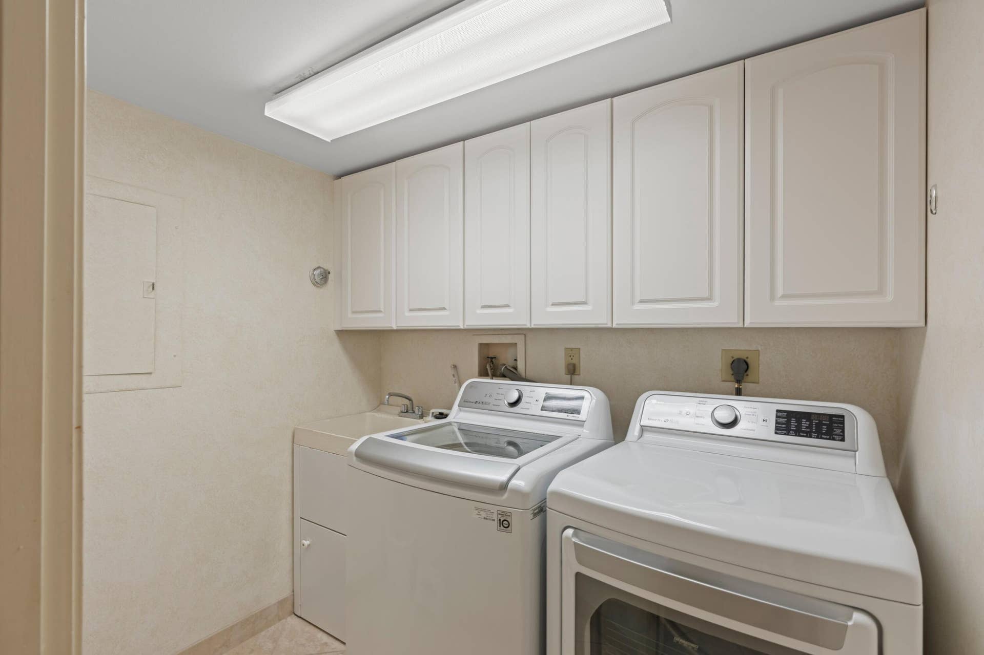 5080 N OCEAN Drive, #12C, Singer Island, FL 33404 Laundry Area