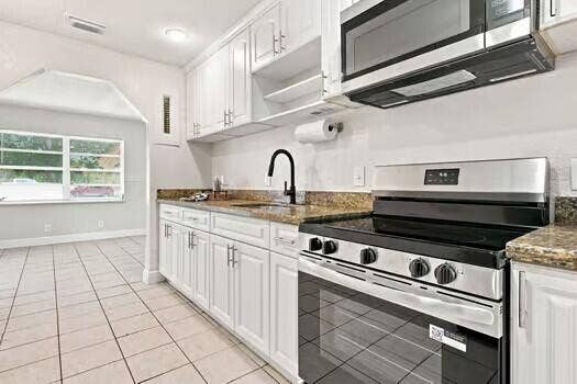 1472 NE 25TH Court, Pompano Beach, FL 33064 Kitchn
