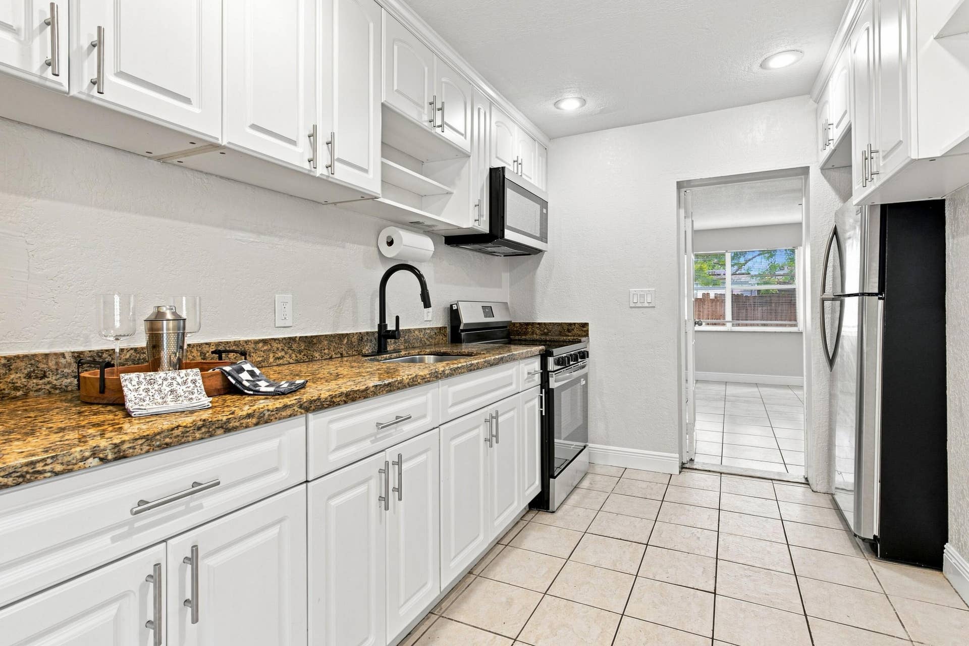 1472 NE 25TH Court, Pompano Beach, FL 33064 Kitchen