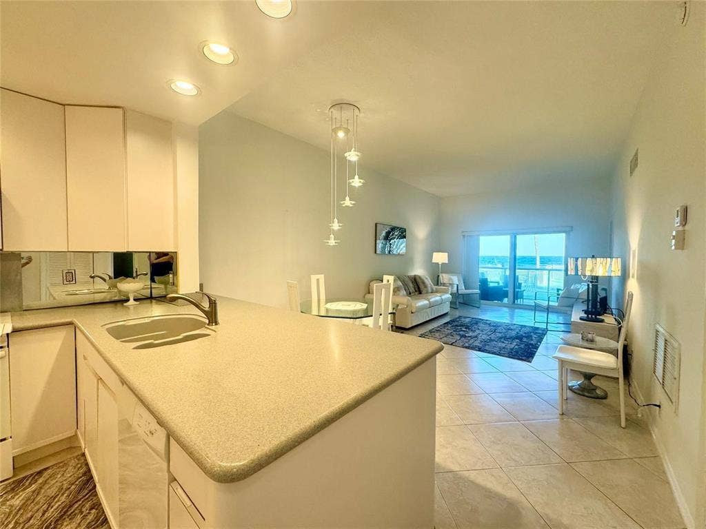 6000 N OCEAN Blvd, #1D, Lauderdale By The Sea, FL 33308 kitchen