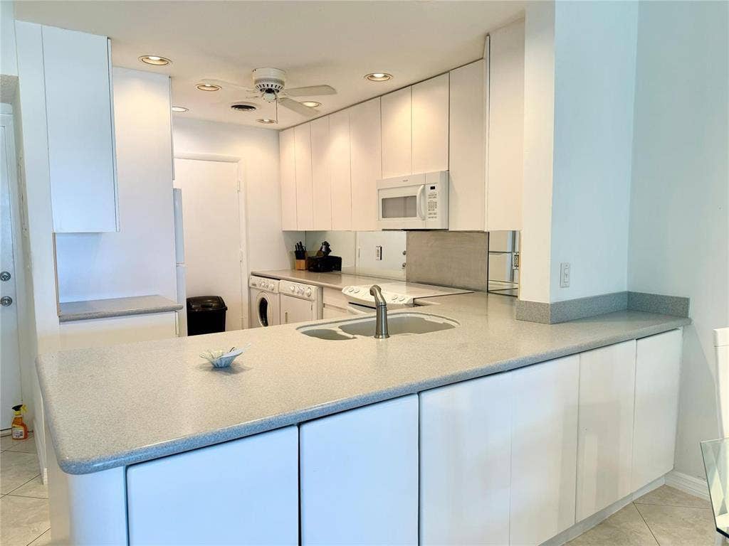 6000 N OCEAN Blvd, #1D, Lauderdale By The Sea, FL 33308 kitchen 2