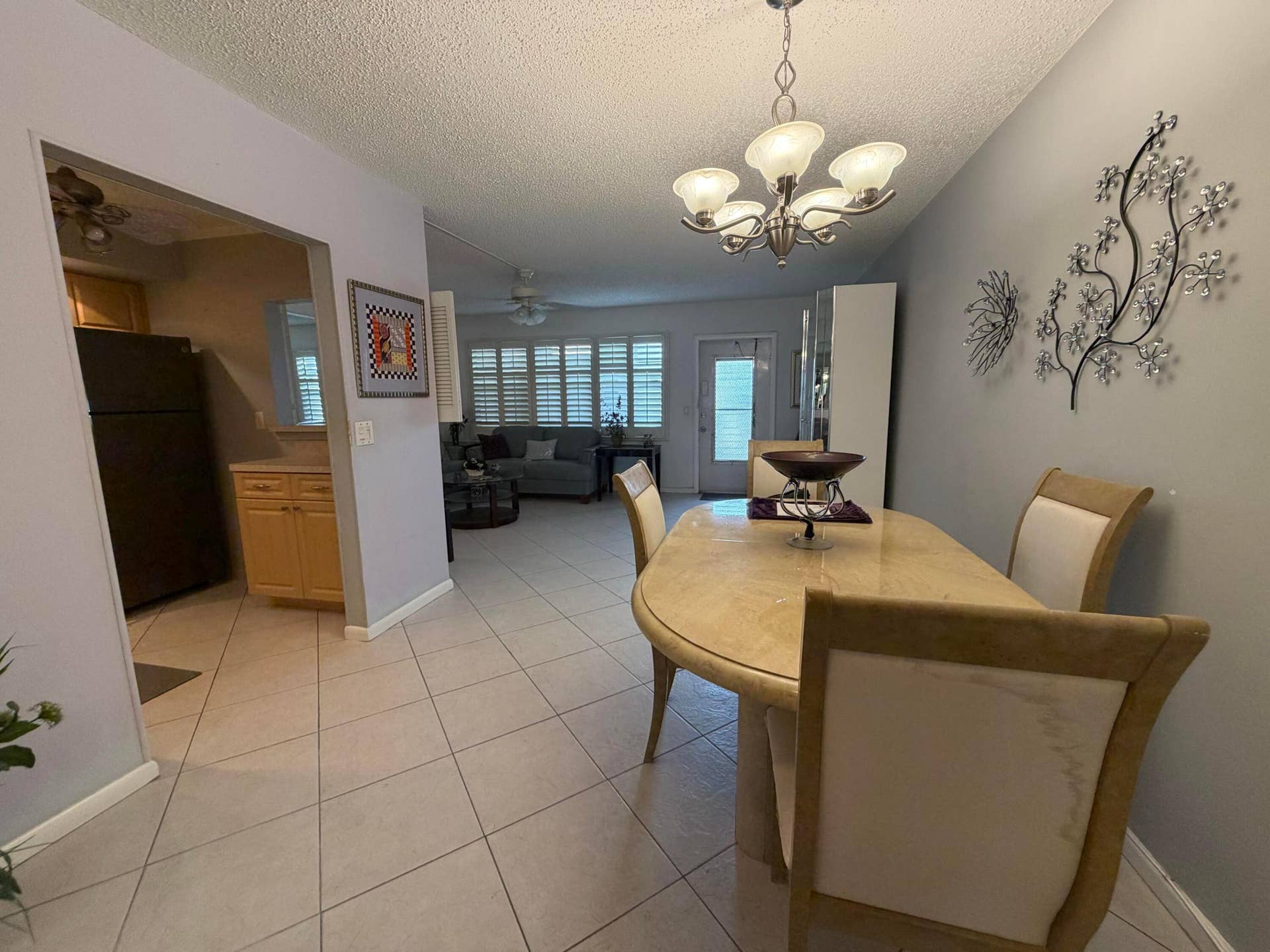 130 Southampton B, West Palm Beach, FL 33417 Living