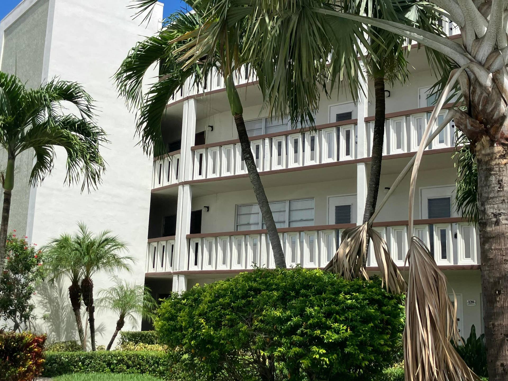 130 Southampton B, West Palm Beach, FL 33417 Building