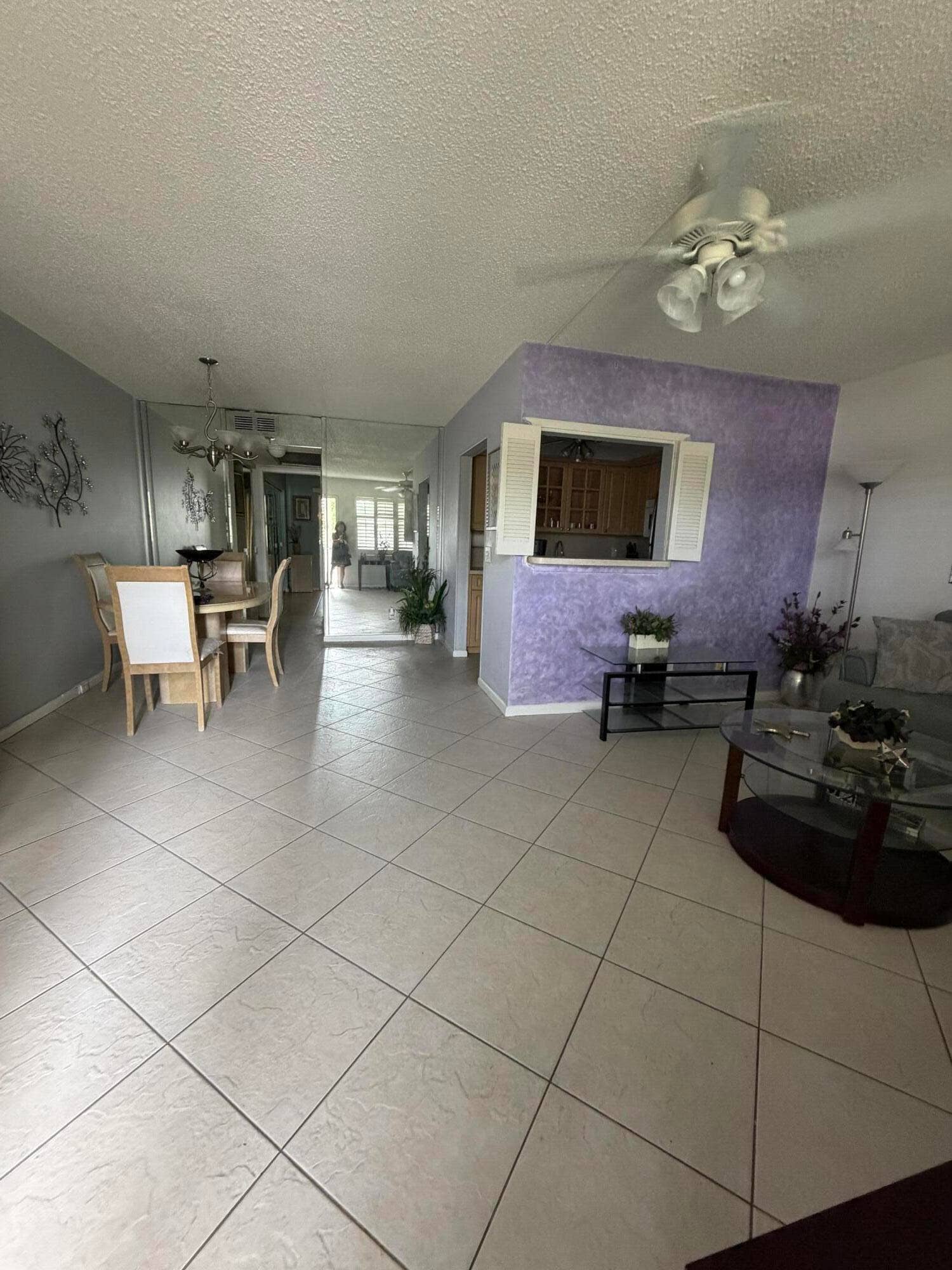 130 Southampton B, West Palm Beach, FL 33417 Living