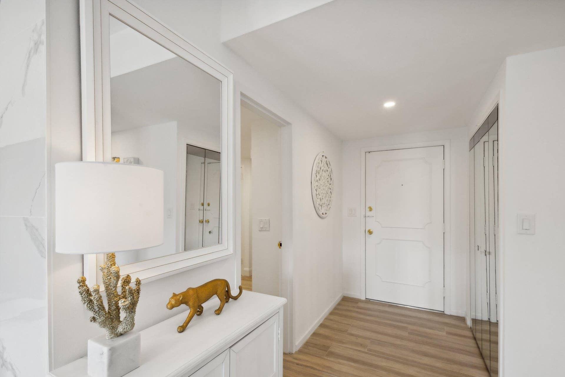 3475 S OCEAN Boulevard, #2050, Palm Beach, FL 33480 Entrance hall