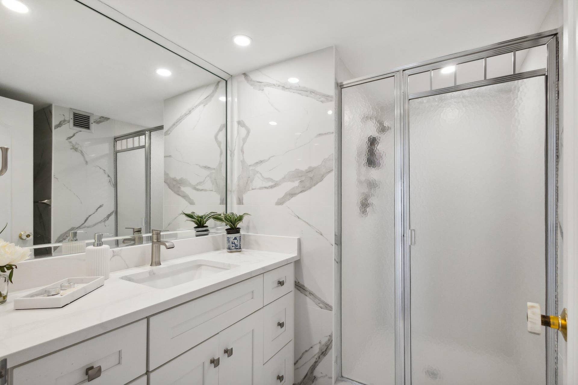 3475 S OCEAN Boulevard, #2050, Palm Beach, FL 33480 Guest bathroom