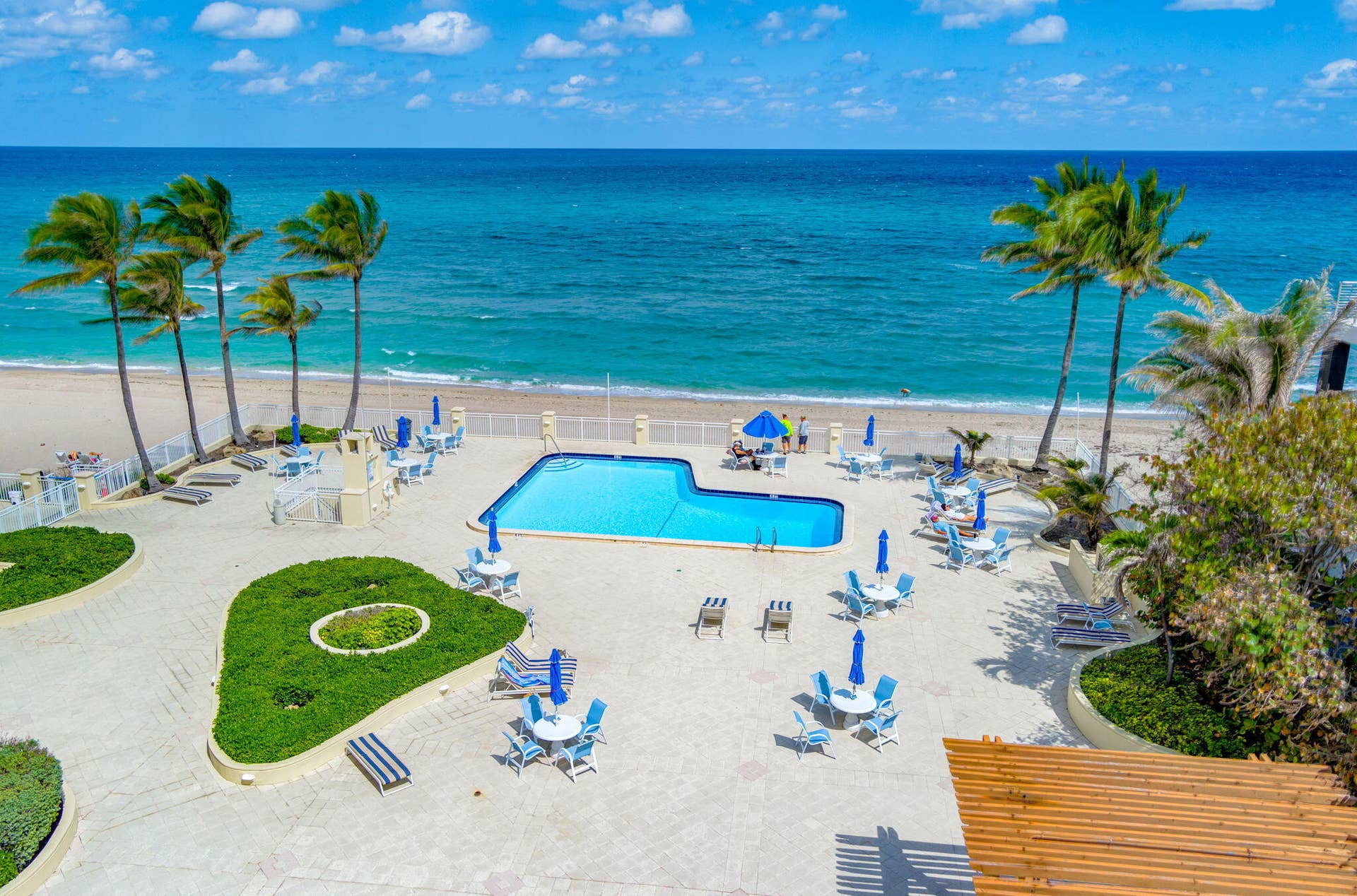 3475 S OCEAN Boulevard, #2050, Palm Beach, FL 33480 Oceanfront pool