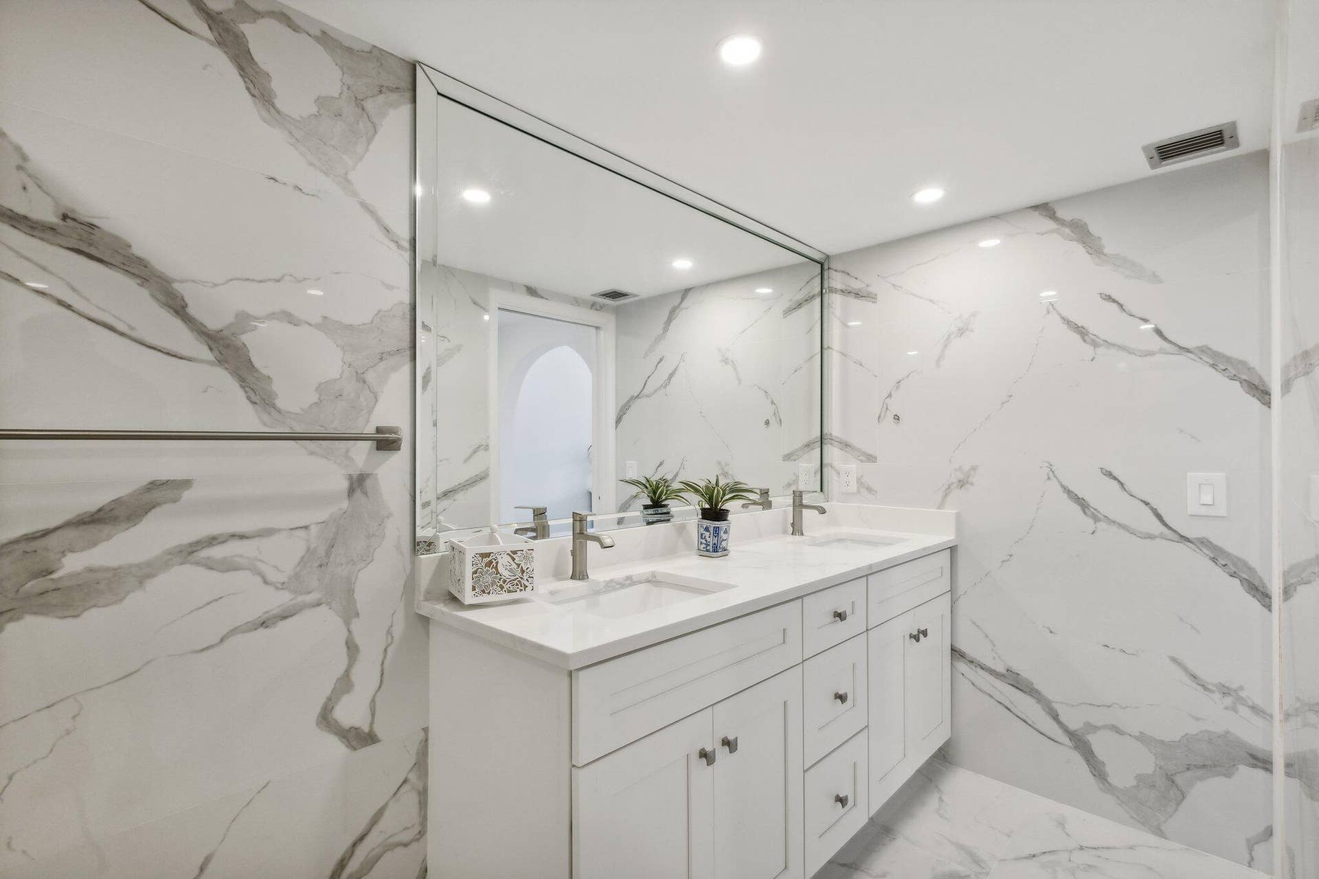 3475 S OCEAN Boulevard, #2050, Palm Beach, FL 33480 Primary bathroom