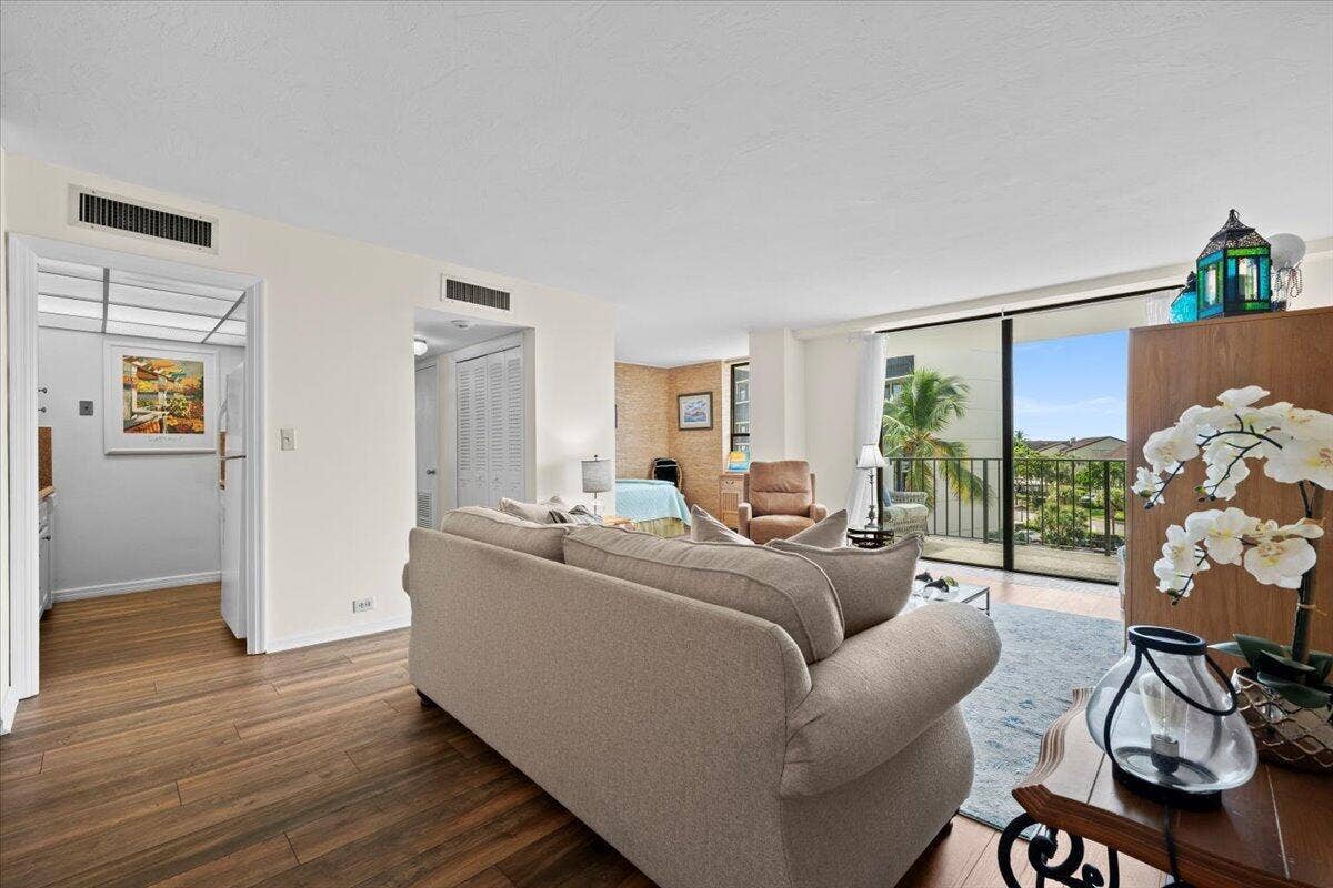 1200 MARINE Way, #304, North Palm Beach, FL 33408 Living Room
