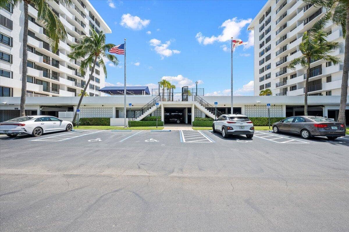 1200 MARINE Way, #304, North Palm Beach, FL 33408 32-LUX6373