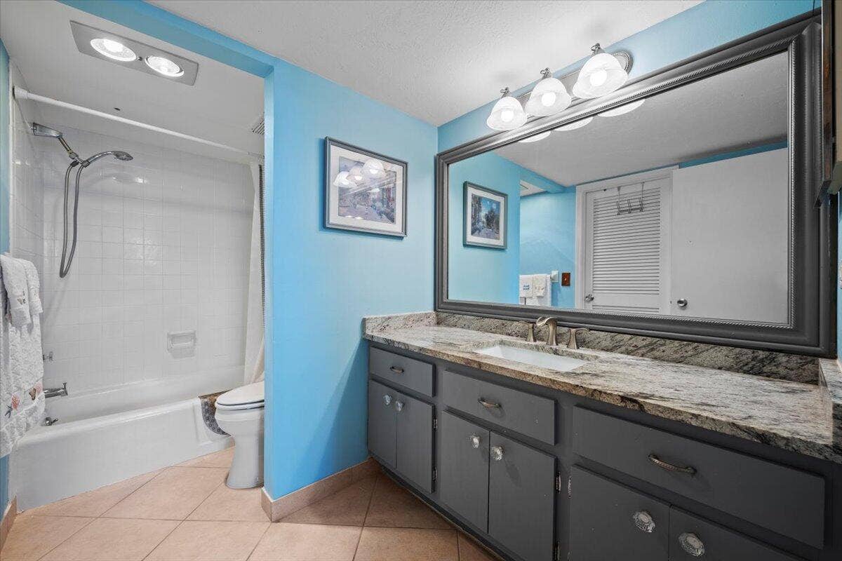 1200 MARINE Way, #304, North Palm Beach, FL 33408 Bath