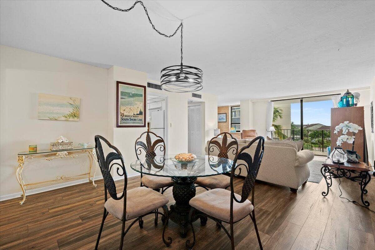 1200 MARINE Way, #304, North Palm Beach, FL 33408 Dining Room