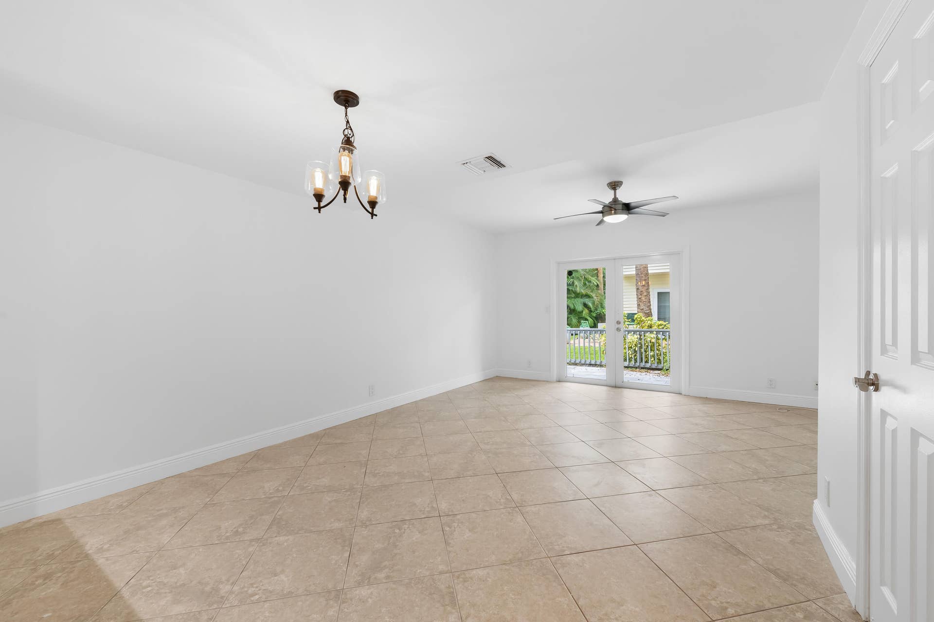 1843 NE 15TH Avenue, Fort Lauderdale, FL 33305 Living/Dining