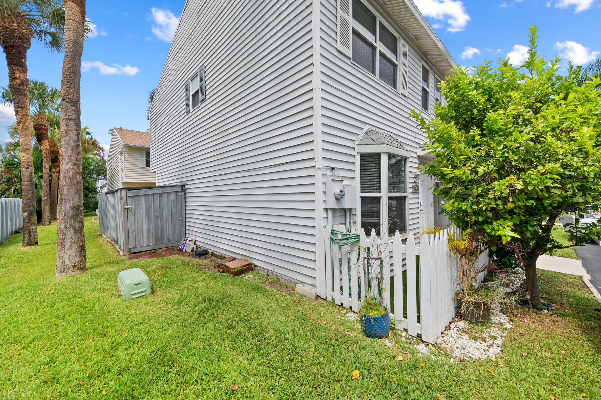 1843 NE 15TH Avenue, Fort Lauderdale, FL 33305 Exterior Corner Unit
