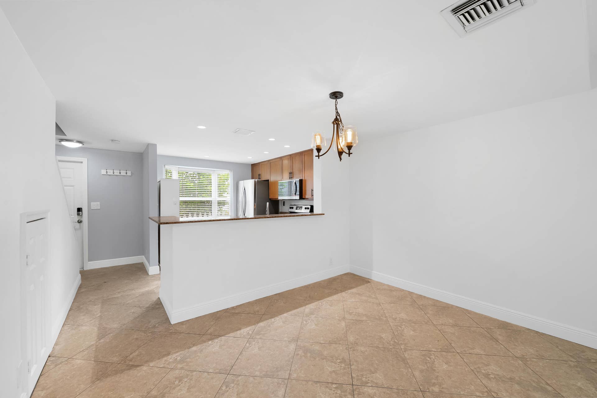 1843 NE 15TH Avenue, Fort Lauderdale, FL 33305 Dining/Kitchen