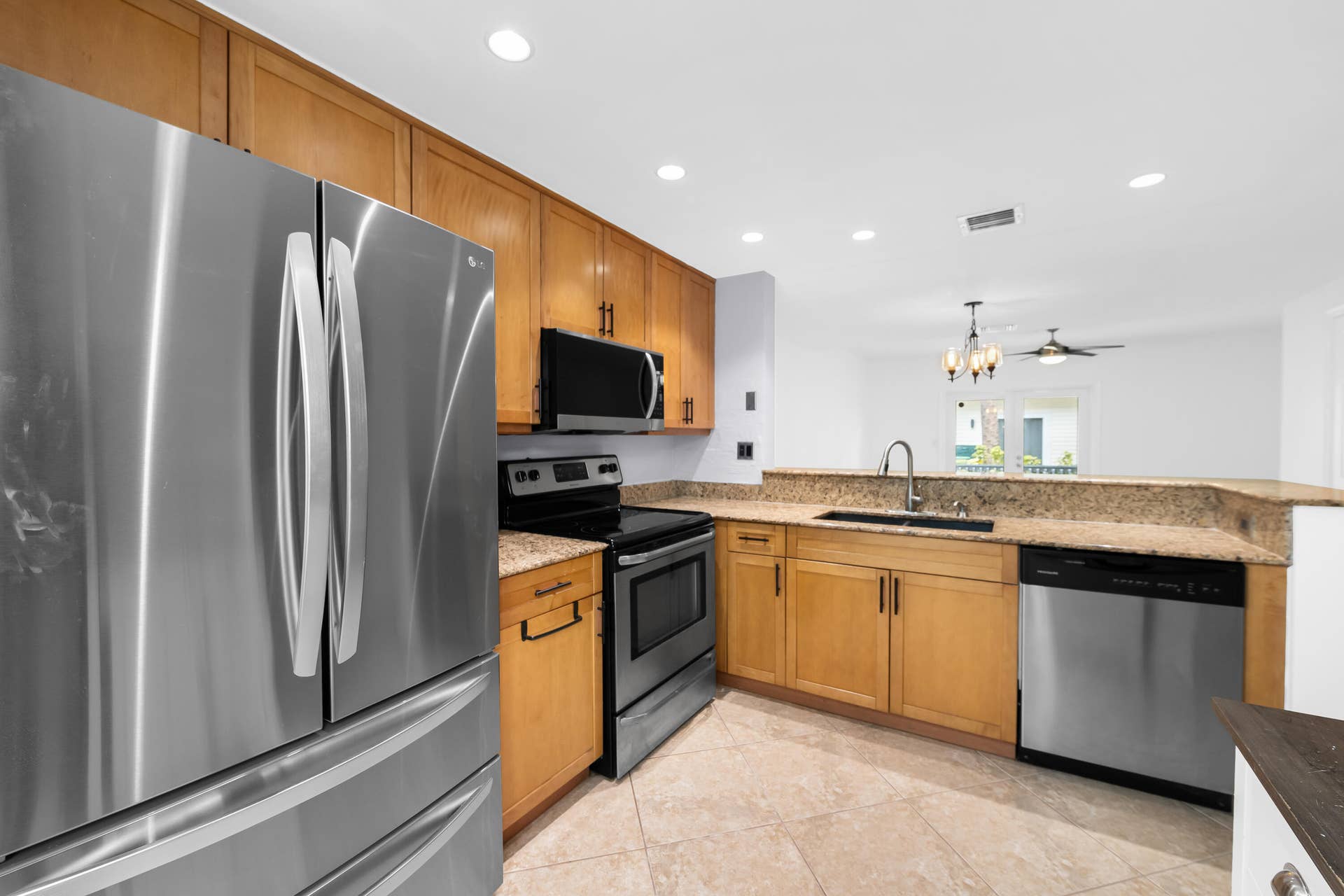 1843 NE 15TH Avenue, Fort Lauderdale, FL 33305 Kitchen