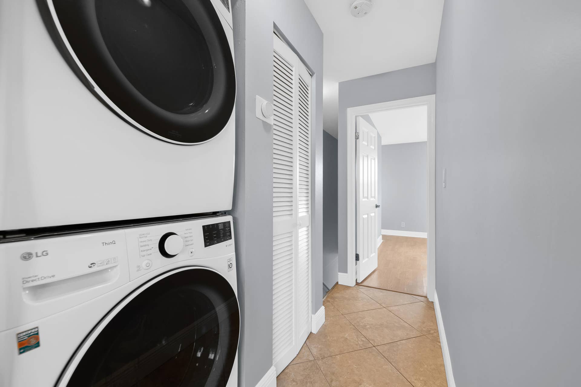1843 NE 15TH Avenue, Fort Lauderdale, FL 33305 Laundry