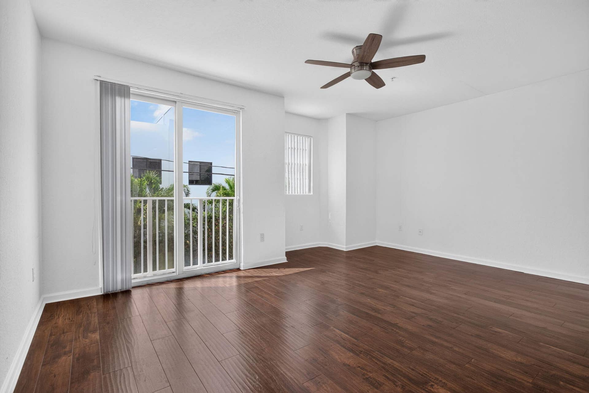 2725 NE 8TH Avenue, #112, Wilton Manors, FL 33334 Hardwood-style flooring throughout