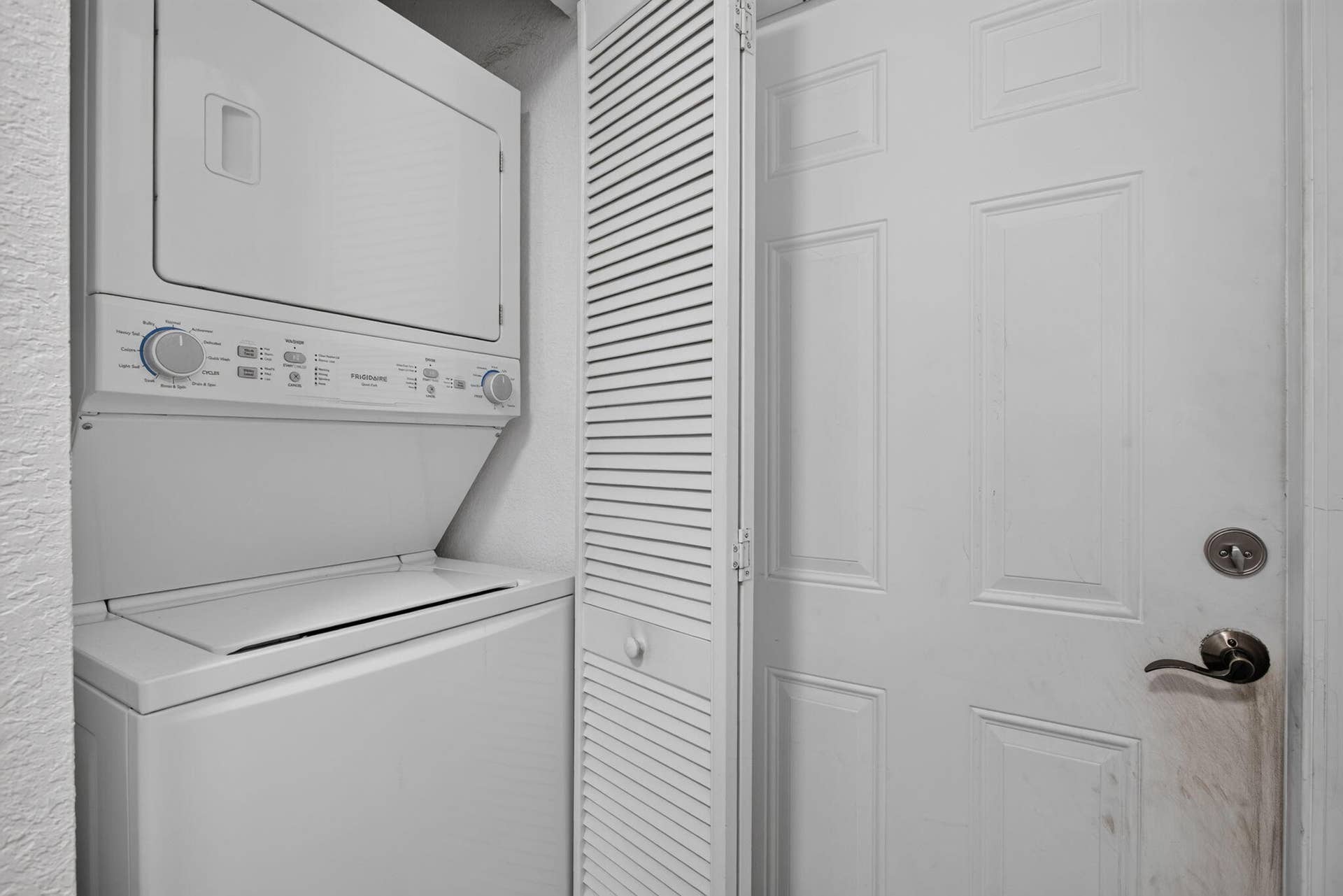 2725 NE 8TH Avenue, #112, Wilton Manors, FL 33334 Stackable white washer and dryer unit