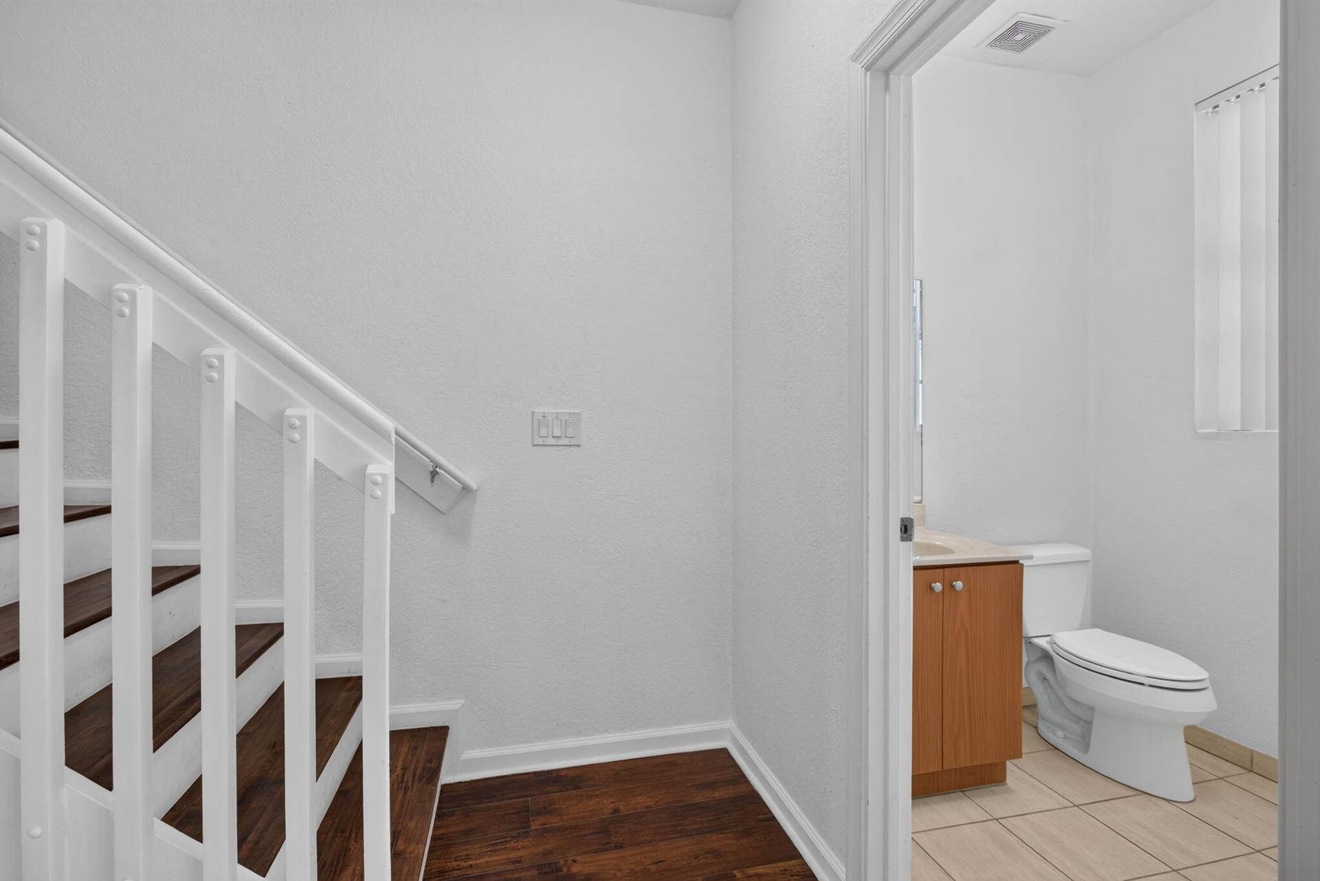 2725 NE 8TH Avenue, #112, Wilton Manors, FL 33334 Wood-finish stairs with white risers and railing