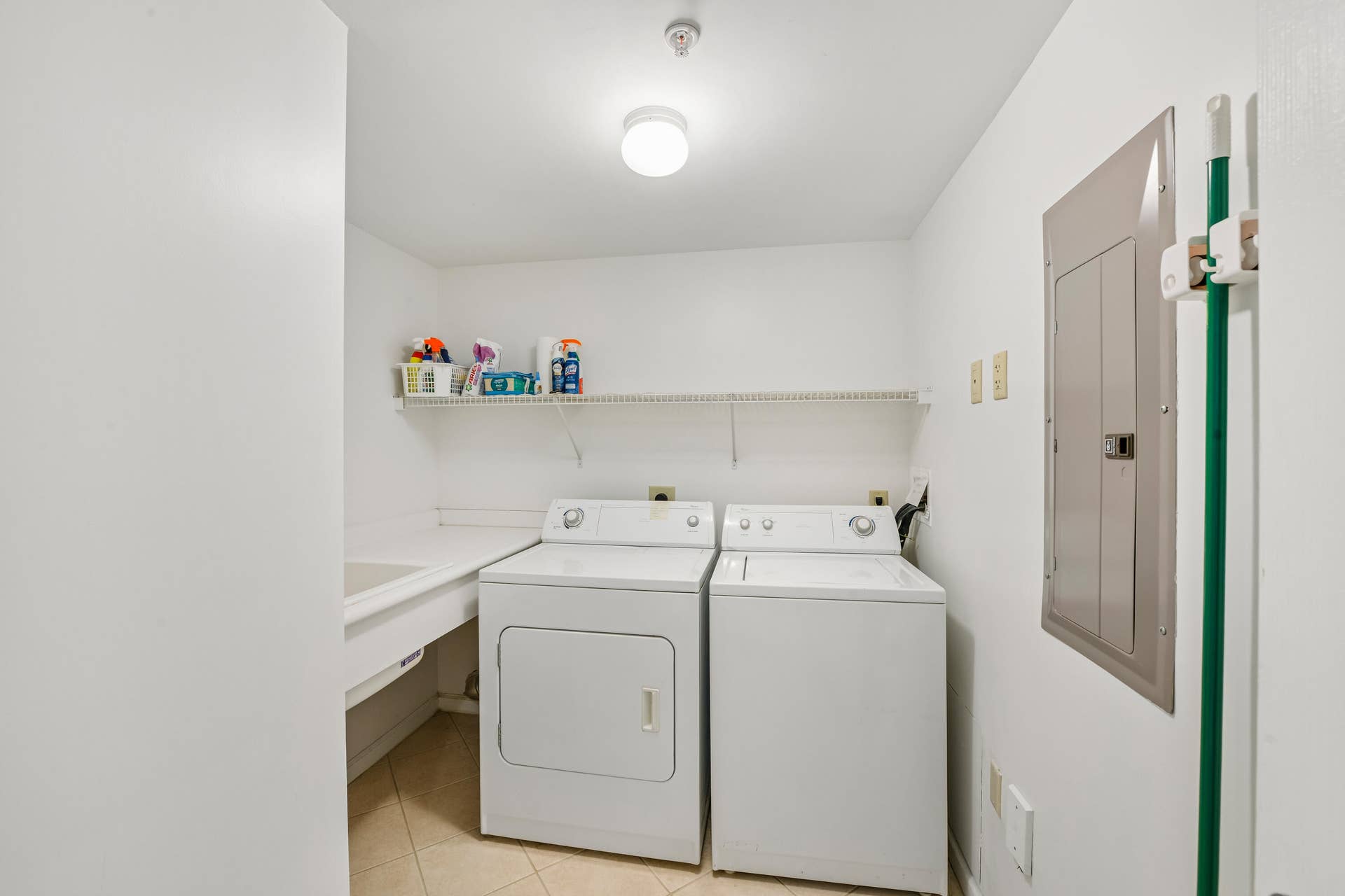 401 SW 4TH Avenue, #1003, Fort Lauderdale, FL 33315 In-unit washer and dryer with sink