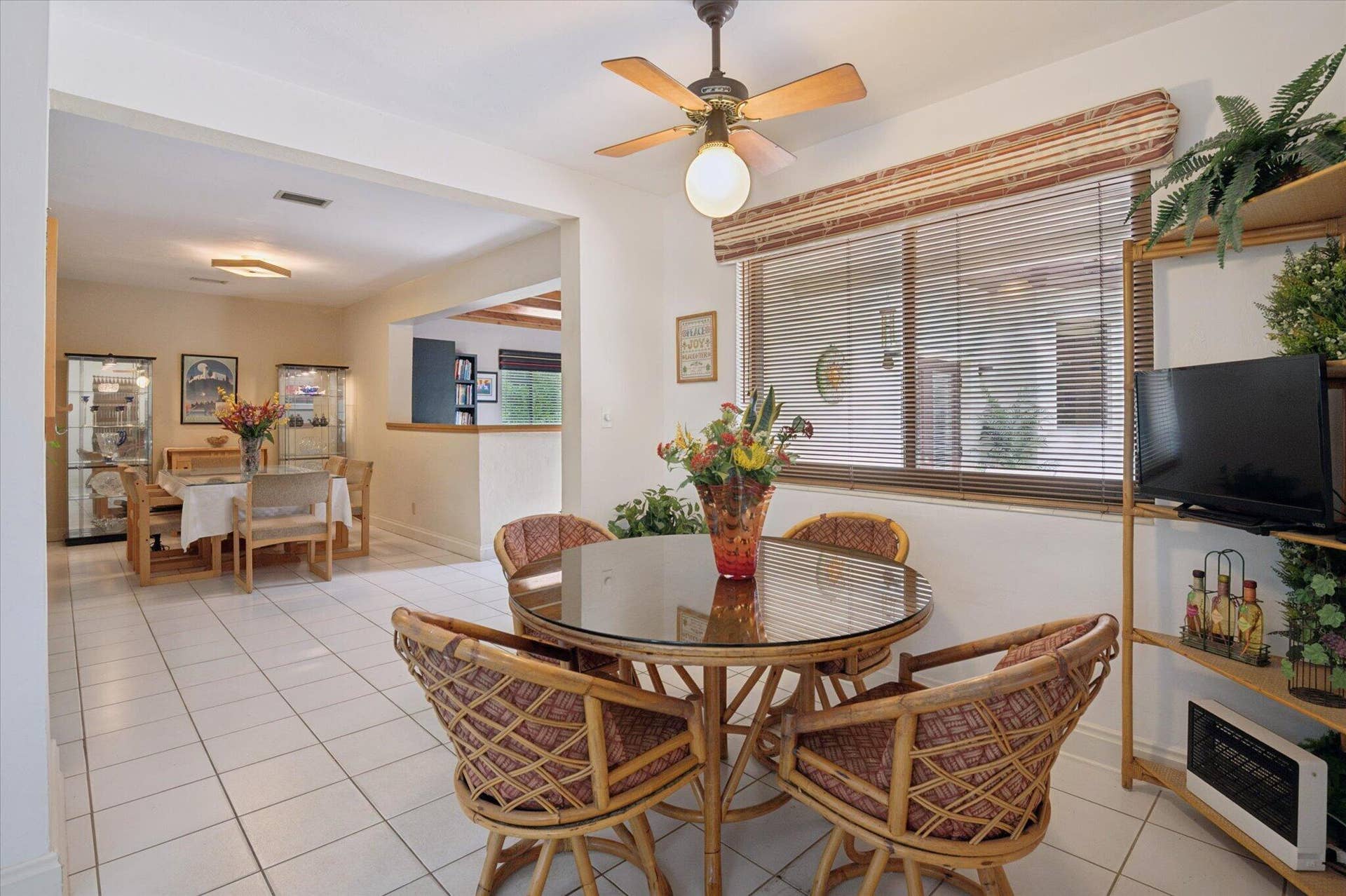 4120 SW 1ST Court, Plantation, FL 33317 View to dining room from eat-in kitchen