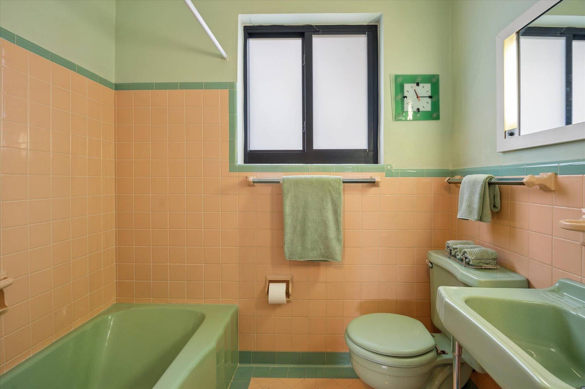 4120 SW 1ST Court, Plantation, FL 33317 Guest bathroom