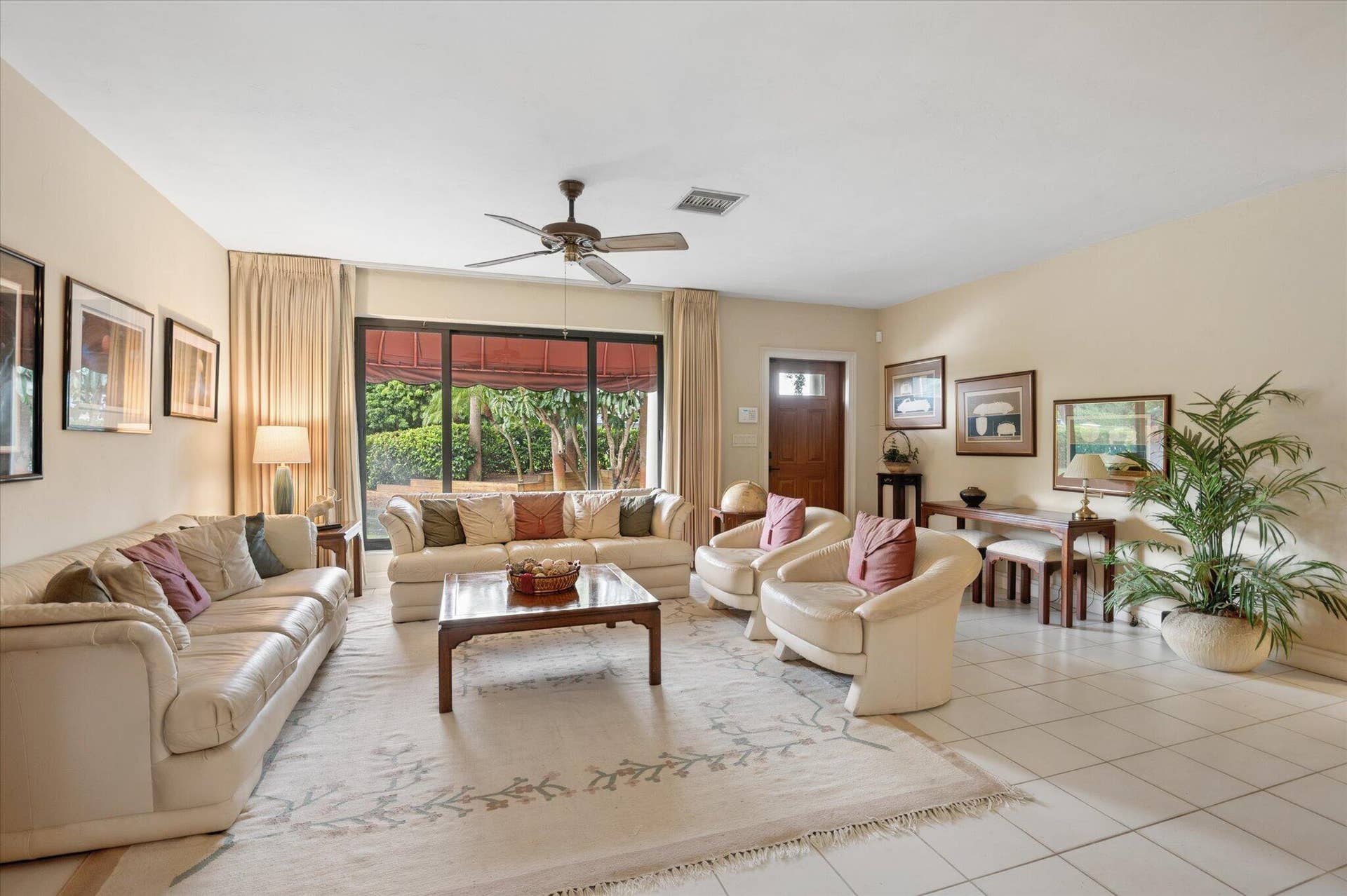 4120 SW 1ST Court, Plantation, FL 33317 Living room