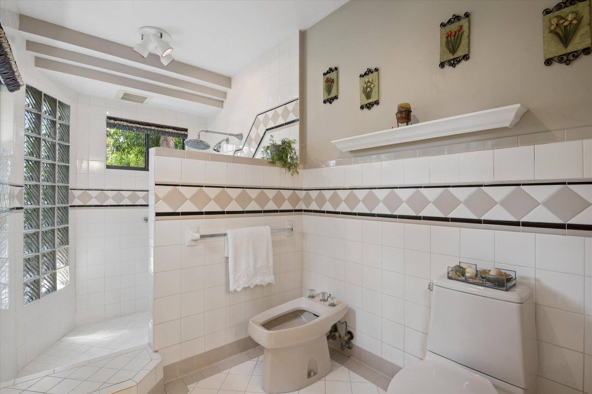 4120 SW 1ST Court, Plantation, FL 33317 Ensuite bathroom in primary bedroom