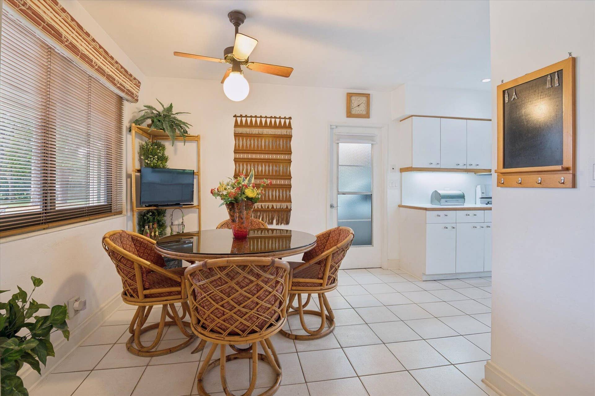 4120 SW 1ST Court, Plantation, FL 33317 Eat-in Kitchen. Door to garage and laundry room.