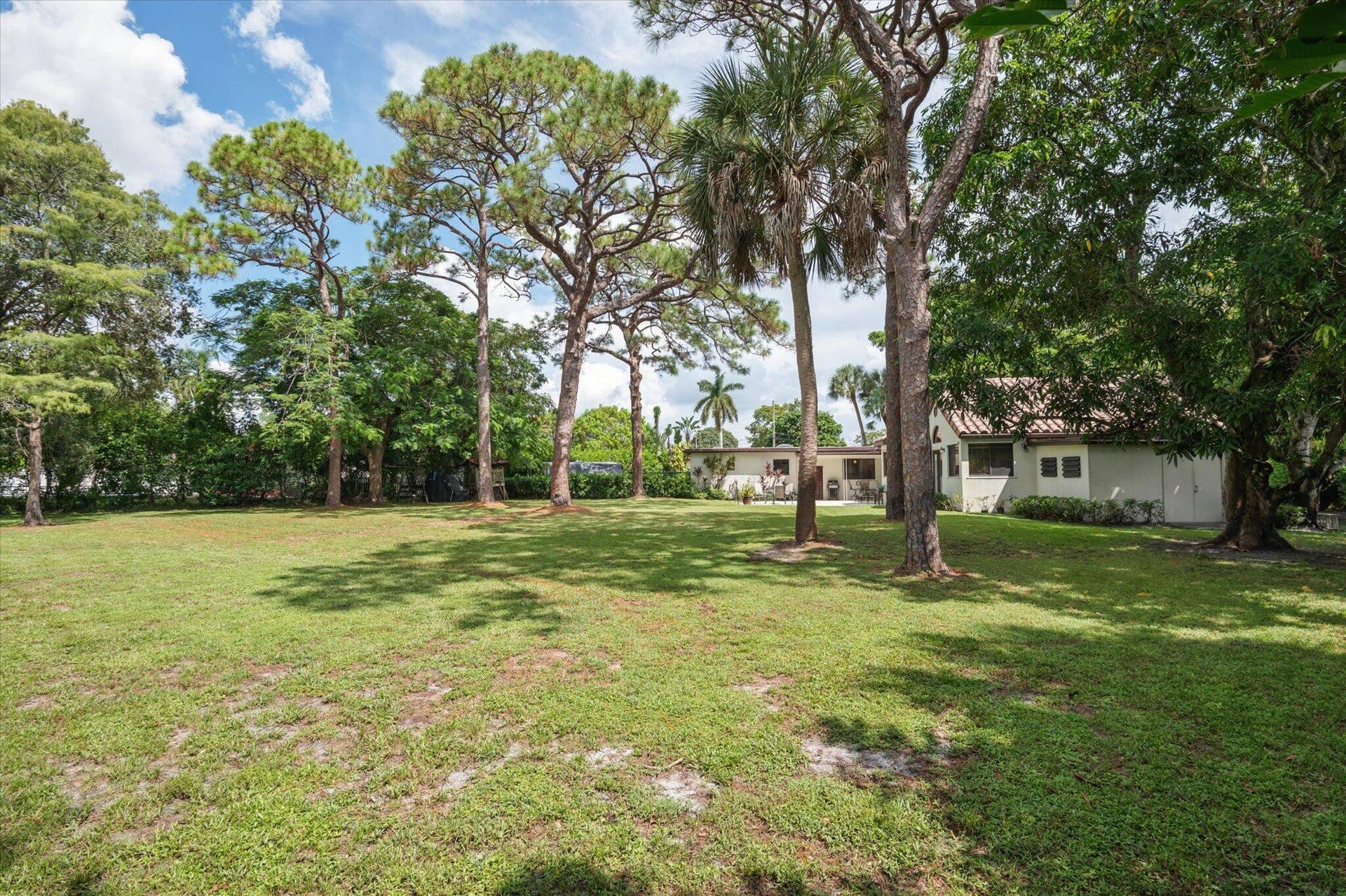 4120 SW 1ST Court, Plantation, FL 33317 Large, private yard
