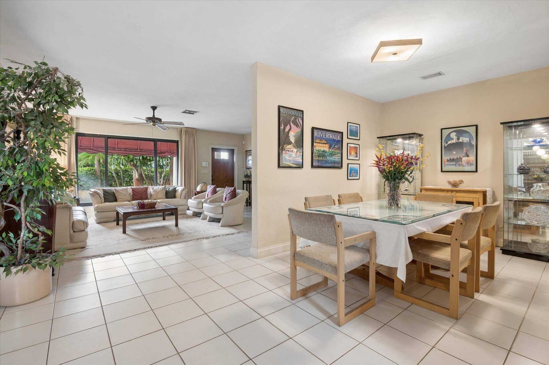 4120 SW 1ST Court, Plantation, FL 33317 Dining room with view to living room